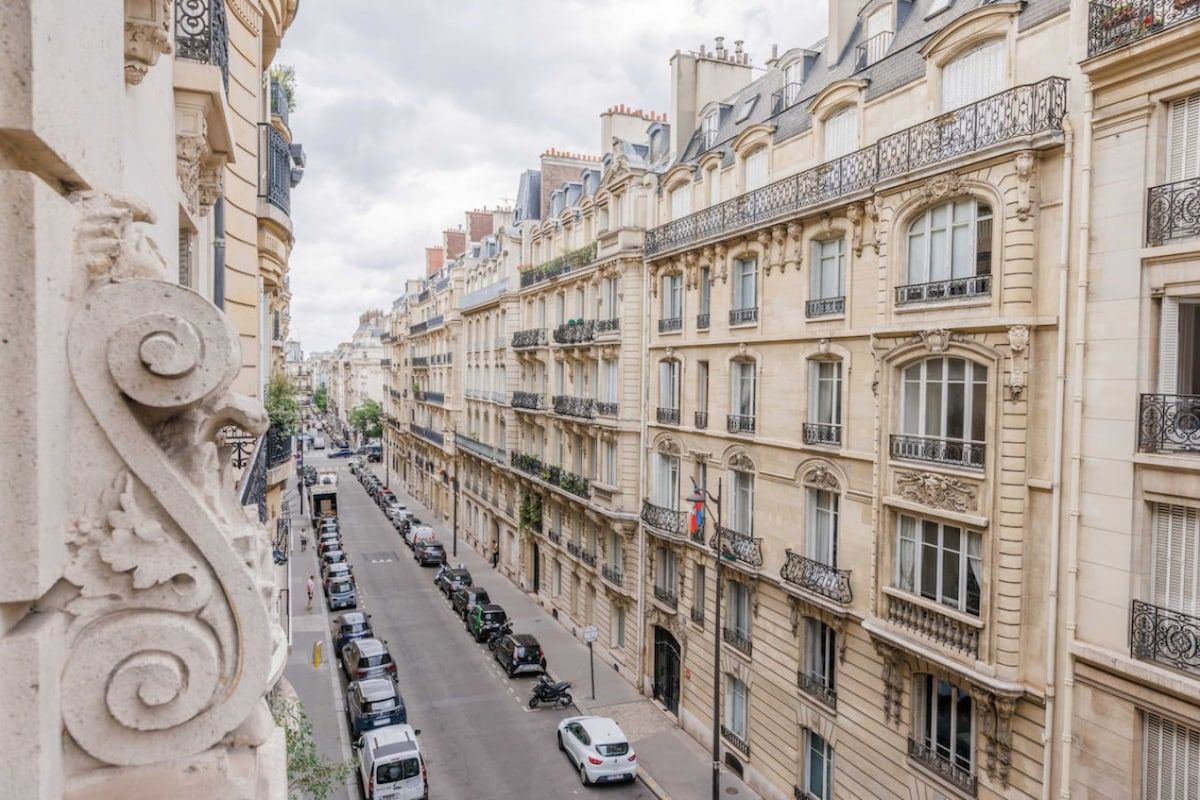  Chic 4BR Haussmannian Apartment With AC In 17th Arrondissement  -  Chic 4BR Haussmannian Apartment with AC in 17th Arrondissement  - Gallery -  33
