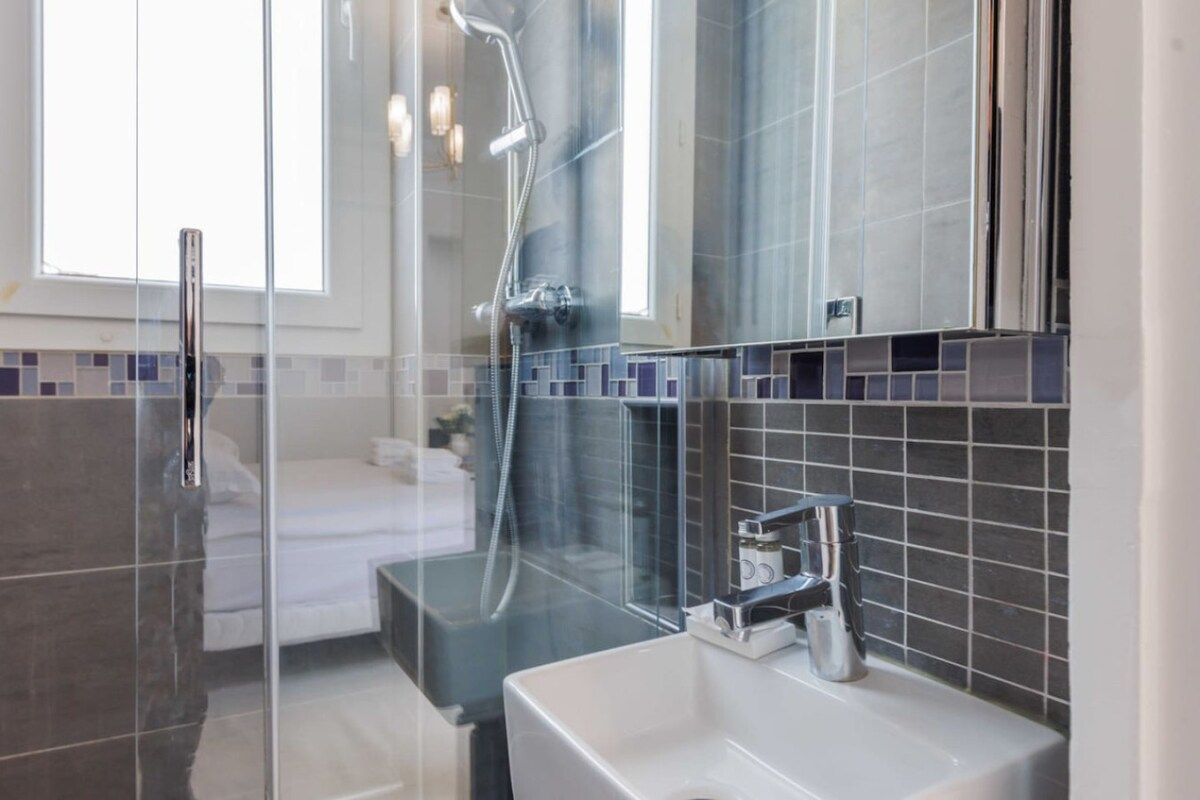  Chic 4BR Haussmannian Apartment With AC In 17th Arrondissement  -  Chic 4BR Haussmannian Apartment with AC in 17th Arrondissement  - Gallery -  27