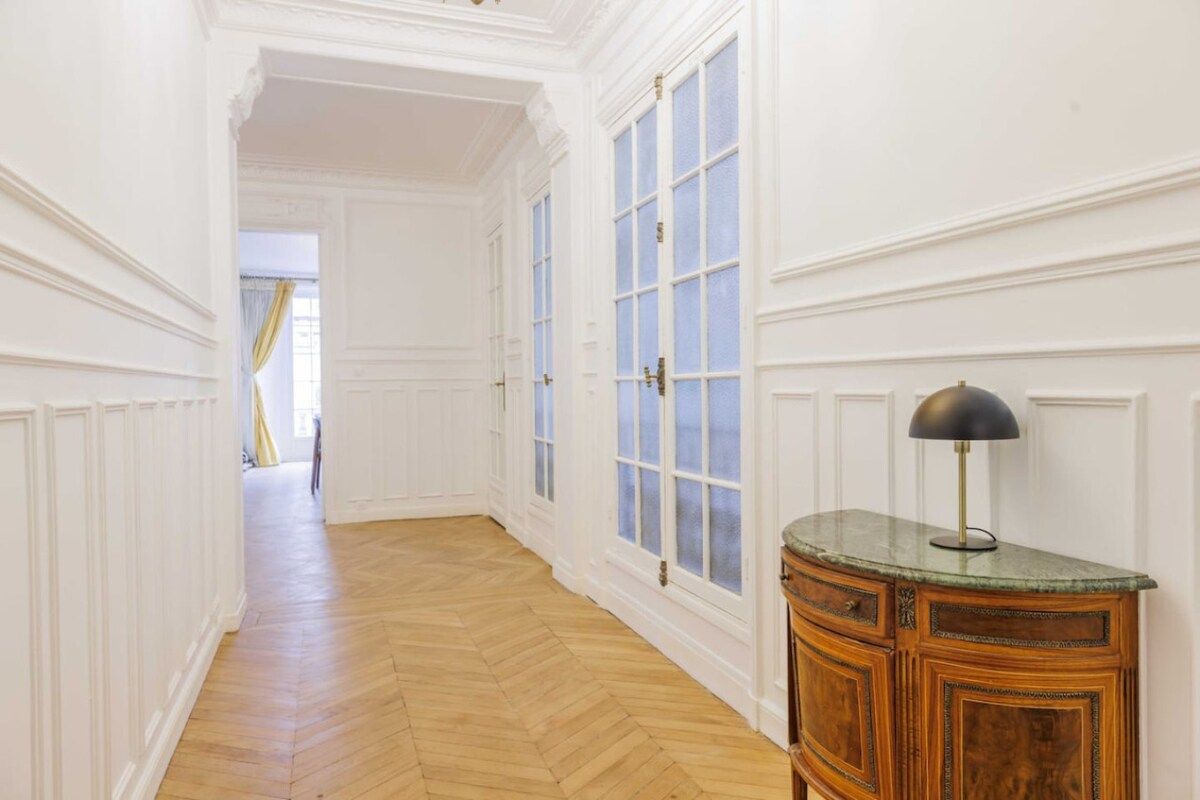  Chic 4BR Haussmannian Apartment With AC In 17th Arrondissement  -  Chic 4BR Haussmannian Apartment with AC in 17th Arrondissement  - Gallery -  25