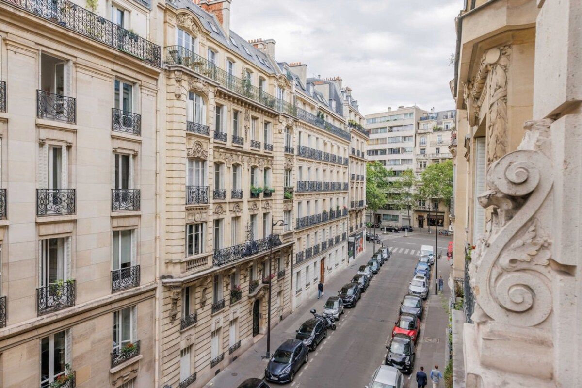  Chic 4BR Haussmannian Apartment With AC In 17th Arrondissement  -  Chic 4BR Haussmannian Apartment with AC in 17th Arrondissement  - Gallery -  30