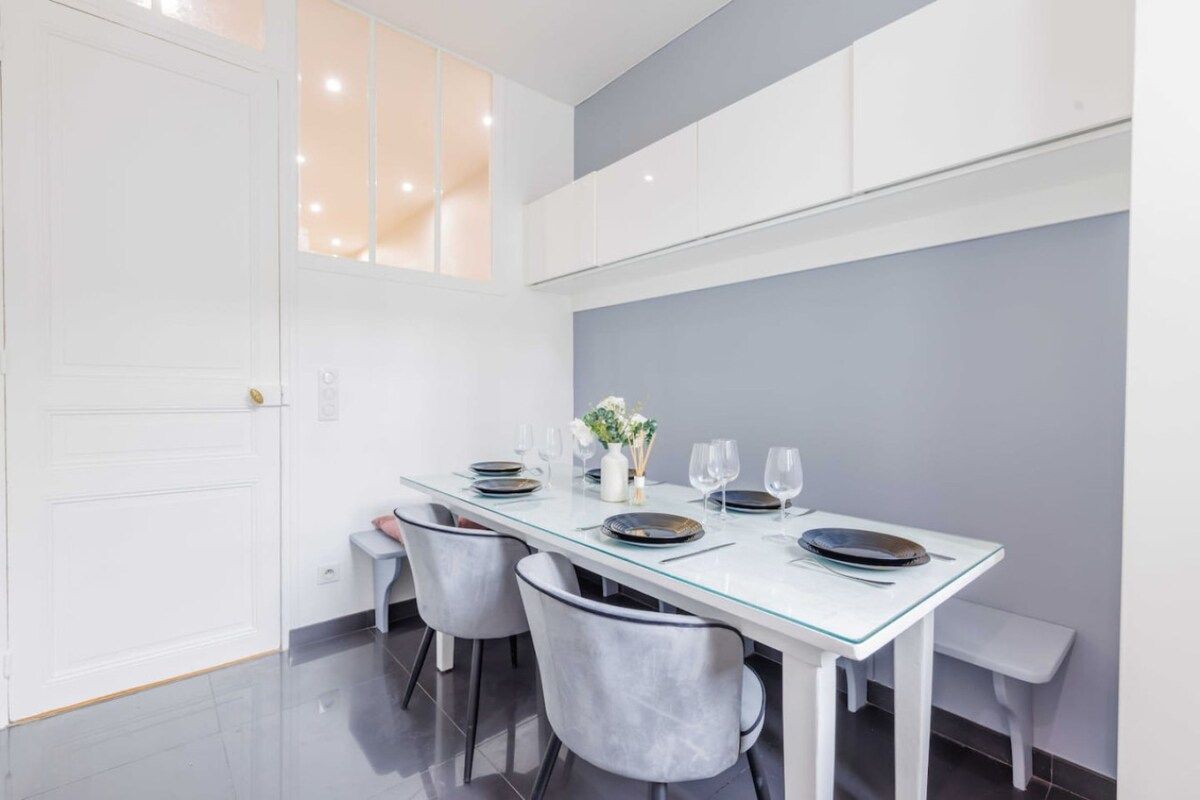  Chic 4BR Haussmannian Apartment With AC In 17th Arrondissement  -  Chic 4BR Haussmannian Apartment with AC in 17th Arrondissement  - Gallery -  17