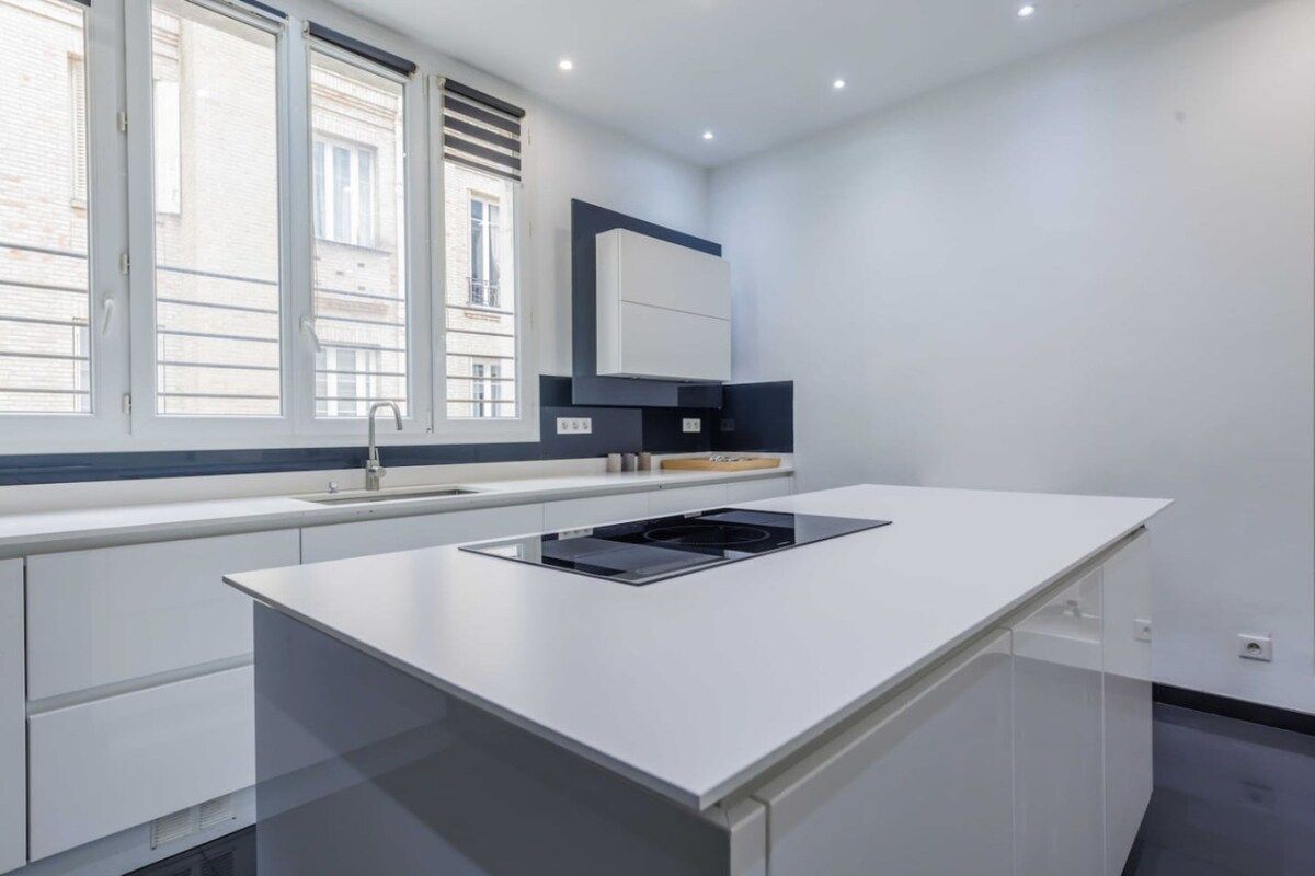  Chic 4BR Haussmannian Apartment With AC In 17th Arrondissement  -  Chic 4BR Haussmannian Apartment with AC in 17th Arrondissement  - Gallery -  22
