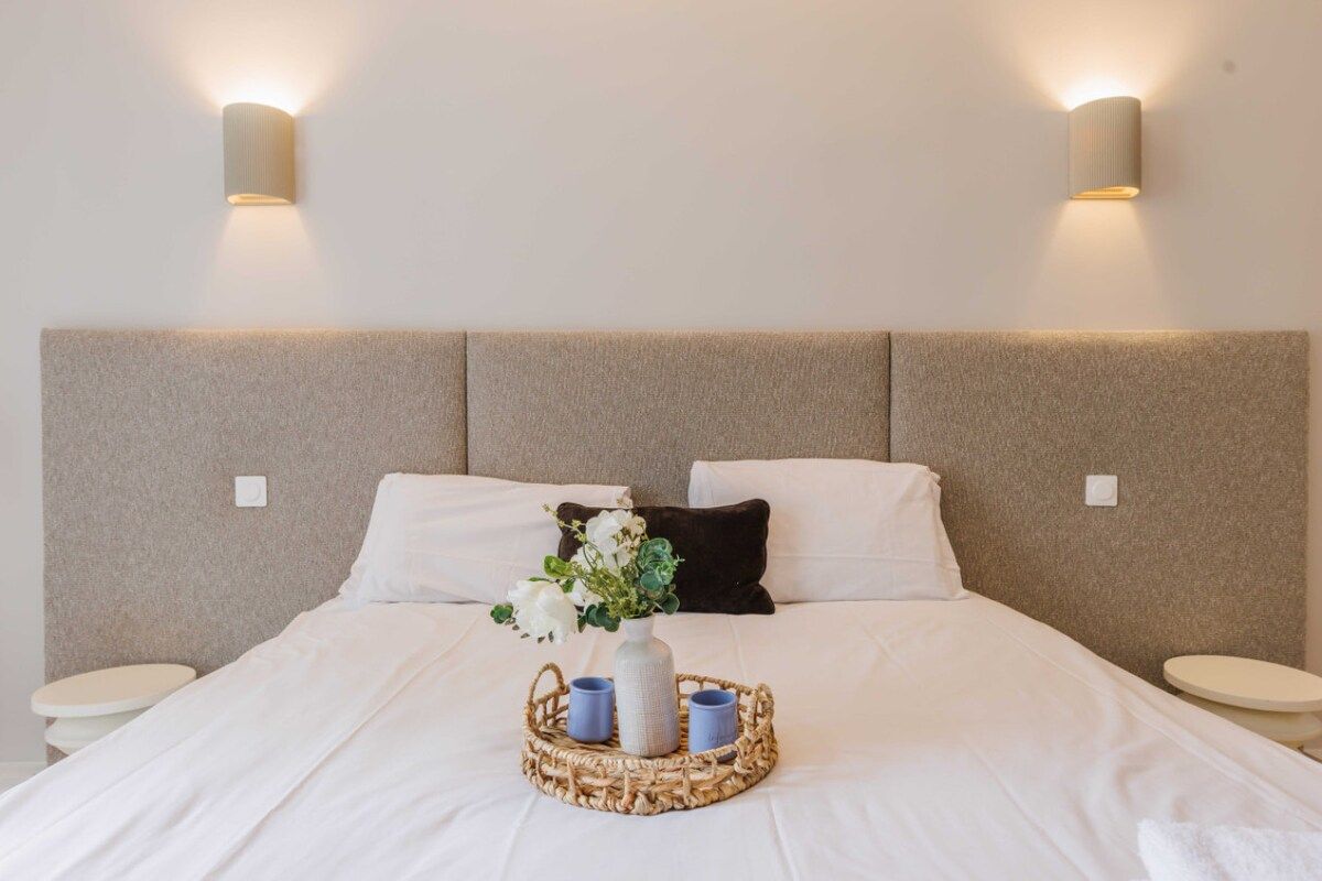  Chic 4BR Haussmannian Apartment With AC In 17th Arrondissement  -  Chic 4BR Haussmannian Apartment with AC in 17th Arrondissement  - Gallery -  1