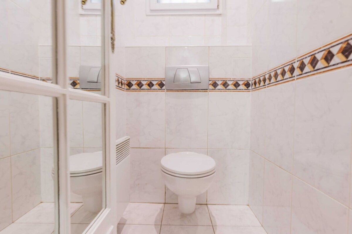  Chic 4BR Haussmannian Apartment With AC In 17th Arrondissement  -  Chic 4BR Haussmannian Apartment with AC in 17th Arrondissement  - Gallery -  13