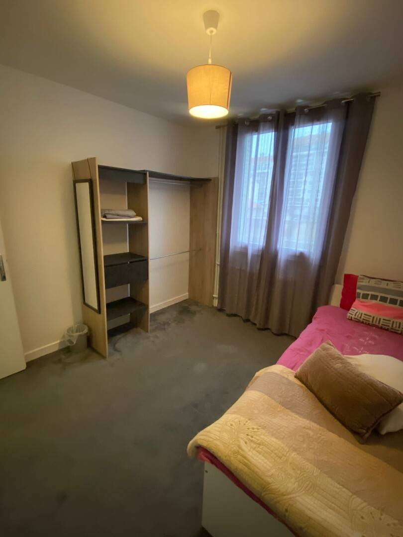 81m² Private room in a flatshare for 1 person - Rooms