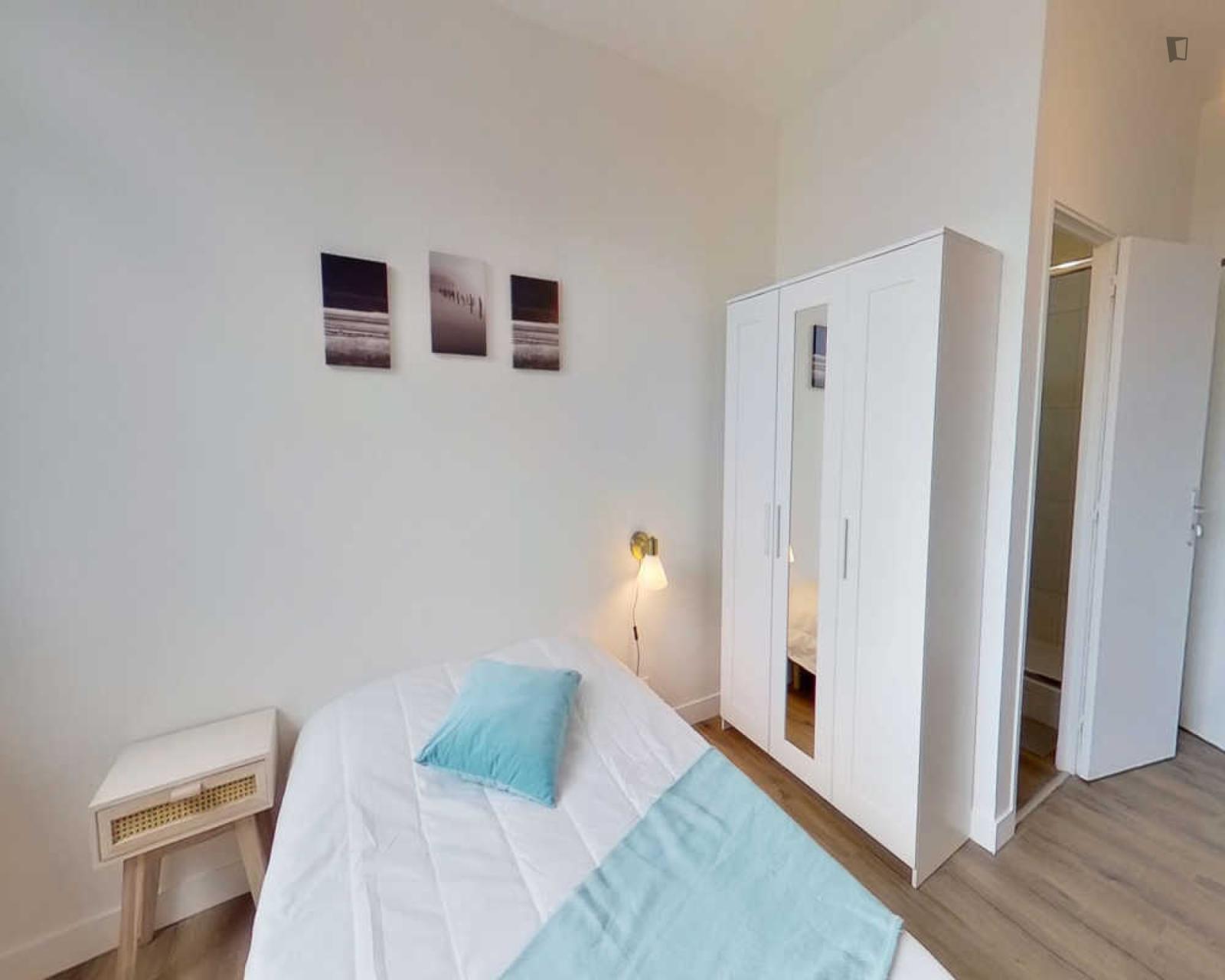 Excellent Studio In Asnières-Sur-Seine - 1