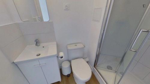 Bright double ensuite bedroom just steps from Bois Colombes train station - Gallery - 3