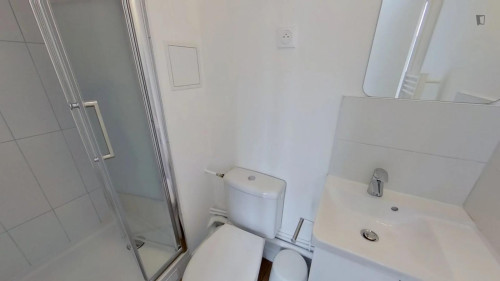 Inviting double ensuite bedroom in Asnières-sur-Seine