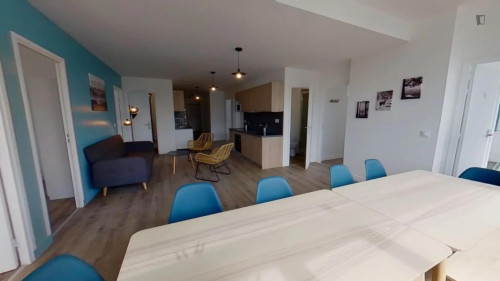 Inviting double ensuite bedroom in Asnières-sur-Seine