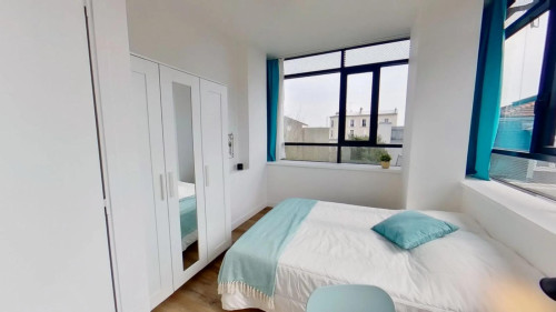Inviting double ensuite bedroom in Asnières-sur-Seine