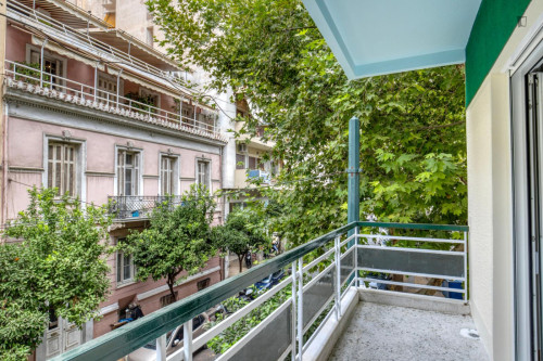 Excellent 2-bedroom flat in Koukaki