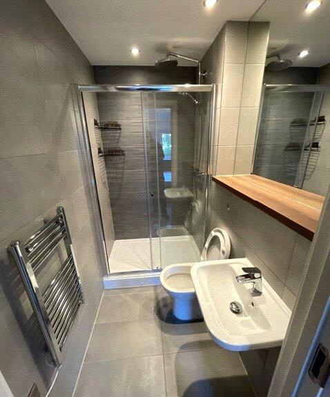 En-Suite 2 - 2