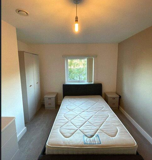 En-Suite 2 - 1