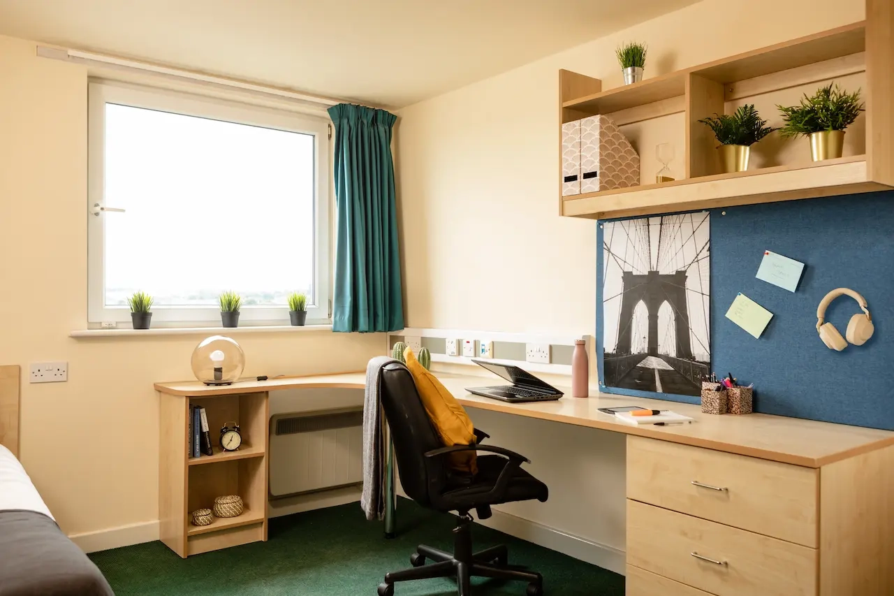 En Suite Rooms (Single Bed) – Bronze Plus - 6