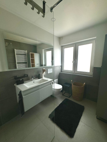 Modern eingerichtete 3,5-Zimmer-Wohnung mit Terrasse in ruhiger Lage von Leonberg