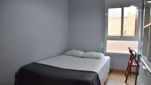 Comfortable single bedroom in shared flat in Sant Francesc