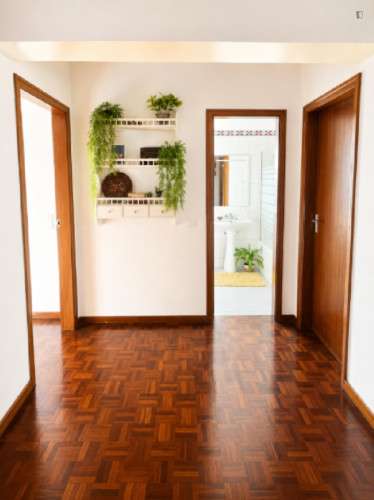 Room 4: Room & Workspace @ Coliving Hub Funchal - Gallery - 16