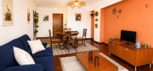 Room 4: Room & Workspace @ Coliving Hub Funchal - Gallery - 9