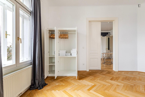 Nice 2-bedroom flat near the University of Economics and Business