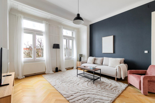 Nice 2-bedroom flat near the University of Economics and Business - Gallery - 14