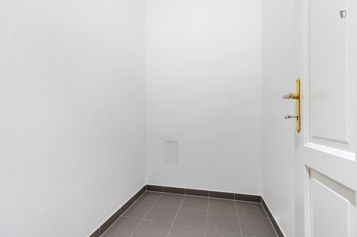 Nice 2-bedroom flat near the University of Economics and Business
