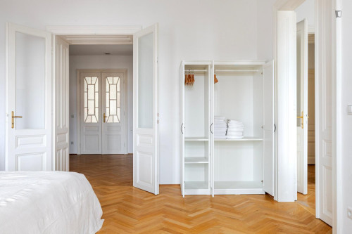 Nice 2-bedroom flat near the University of Economics and Business - Gallery - 16
