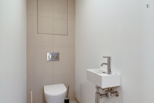 Welcoming 1-bedroom flat near the University of Economics and Business - Gallery - 10