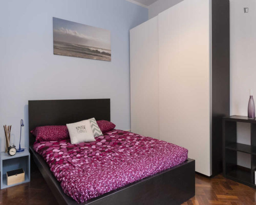 Tasteful single bedroom in the centre of Bologna