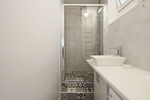 Awesome studio near the Brochant metro