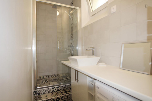 Awesome studio near the Brochant metro