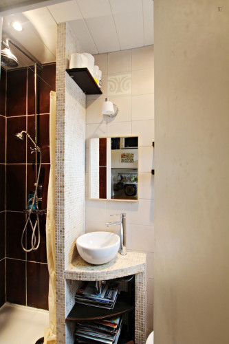 Comfortable 1-bedroom apartment in the 18e-Montmartre neighbourhood - Gallery - 10