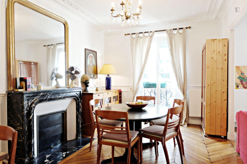 Beautiful 2-bedroom apartment close to Place de la Republique