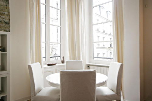 Glamorous 2-bedroom apartment near Le Carreau du Temple