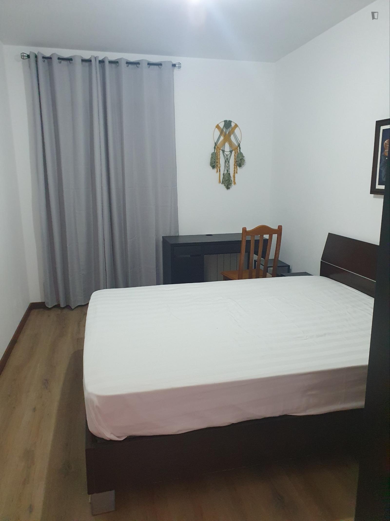 Pleasant Bedroom In A 3-Bedroom Flat - 1