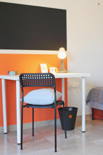 Bright double bedroom close to the Politecnico - Gallery - 15