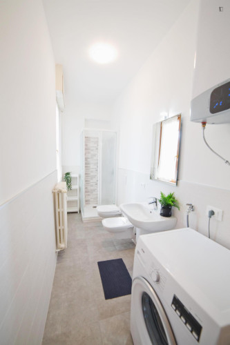 Bright double bedroom close to the Politecnico - Gallery - 6