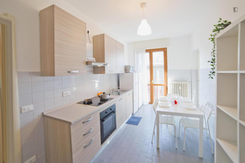 Bright double bedroom close to the Politecnico - Gallery - 13
