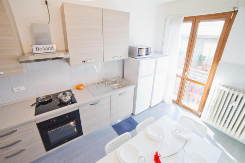 Bright double bedroom close to the Politecnico