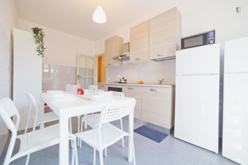 Bright double bedroom close to the Politecnico - Gallery - 12