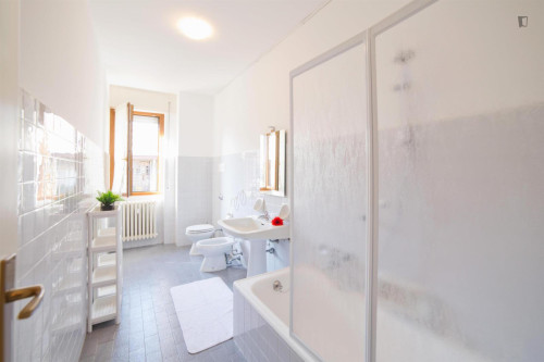 Bright double bedroom close to the Politecnico - Gallery - 8