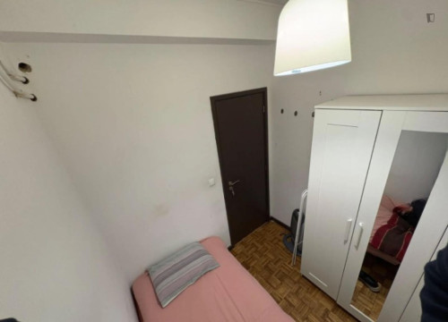 Pleasant bedroom adjacent to the FC Porto Stadium - Gallery - 11