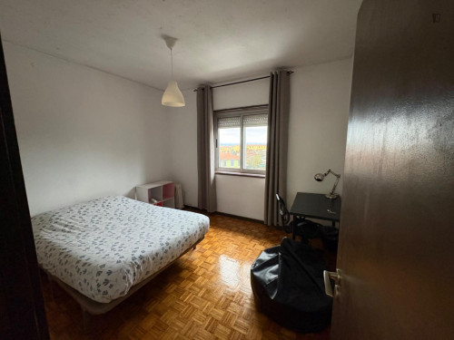Pleasant bedroom adjacent to the FC Porto Stadium