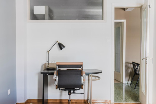 Dashing 2-bedroom flat in Koukaki