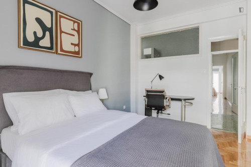 Dashing 2-bedroom flat in Koukaki