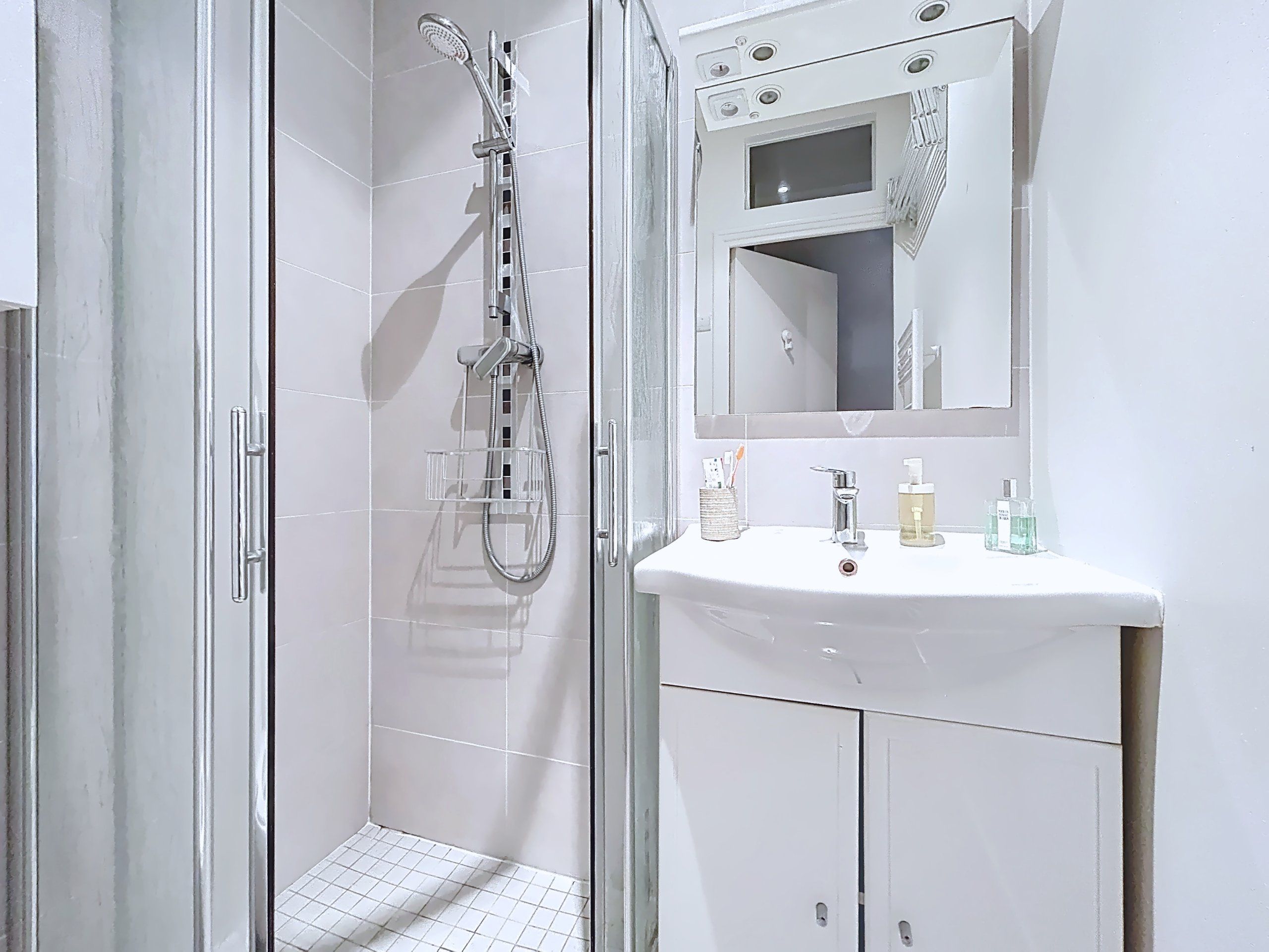 Charming Pied-à-Terre Near Sacré-Cœur – Mobility Lease - 3