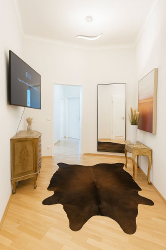 Stilvoll möblierte 8-Zimmer-Wohnung in zentraler Lage - ideal für große Teams oder Wohngemeinschaften - Gallery - 7