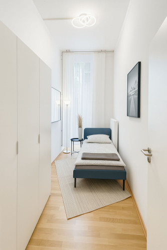 Stilvoll möblierte 8-Zimmer-Wohnung in zentraler Lage - ideal für große Teams oder Wohngemeinschaften - Gallery - 15