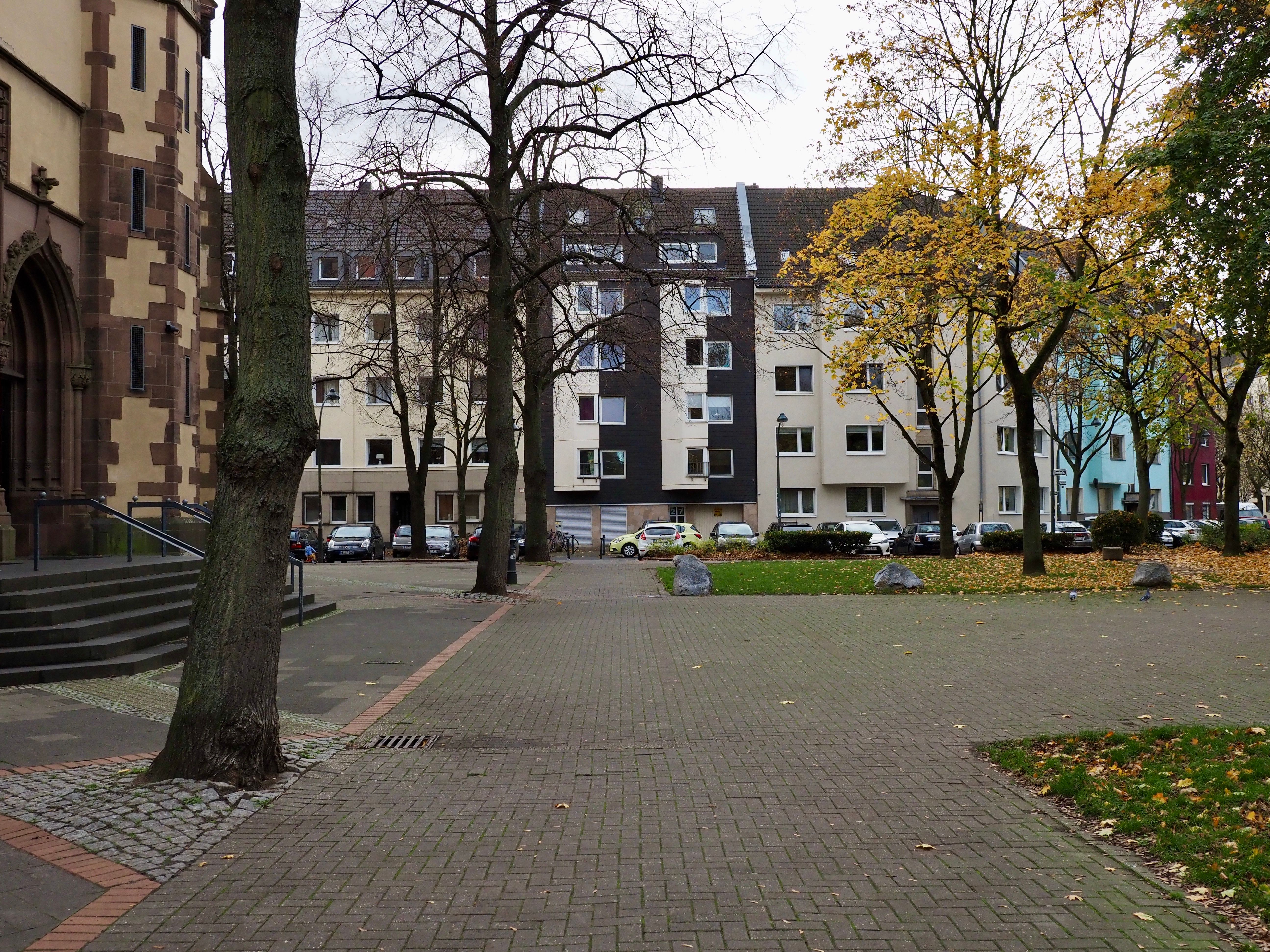 Central & Comfortable. Charming Apartment In Düsseldorf - 1