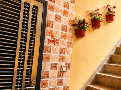 Cozy  Delhi home I Metro Access I - Gallery - 5