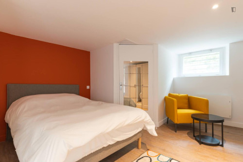 Alluring double ensuite bedroom in Orvault